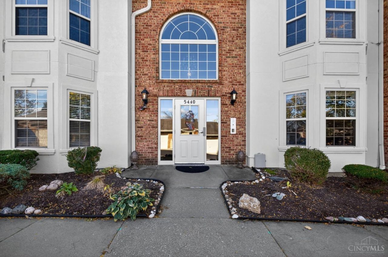 5440 Asbury Lake Drive, Unit 12, Green Township, OH 45247 Main Photo