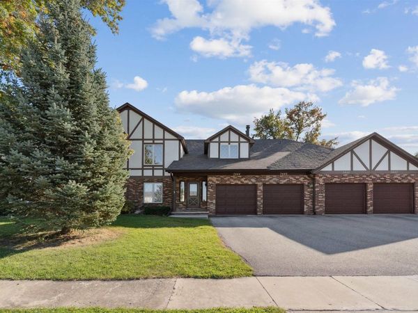 3446 Kingswood Place, Waterloo, IA 50701