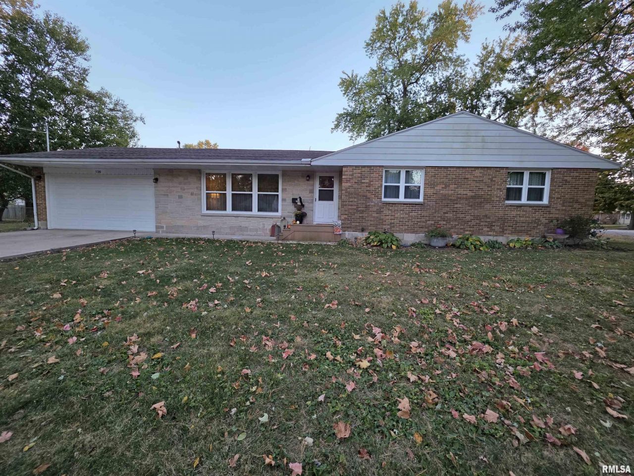 130 E Court Street, Farmington, IL 61531 Main Photo