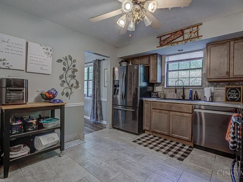 672 Glenway Drive, Hamilton, OH 45013 Photo 11