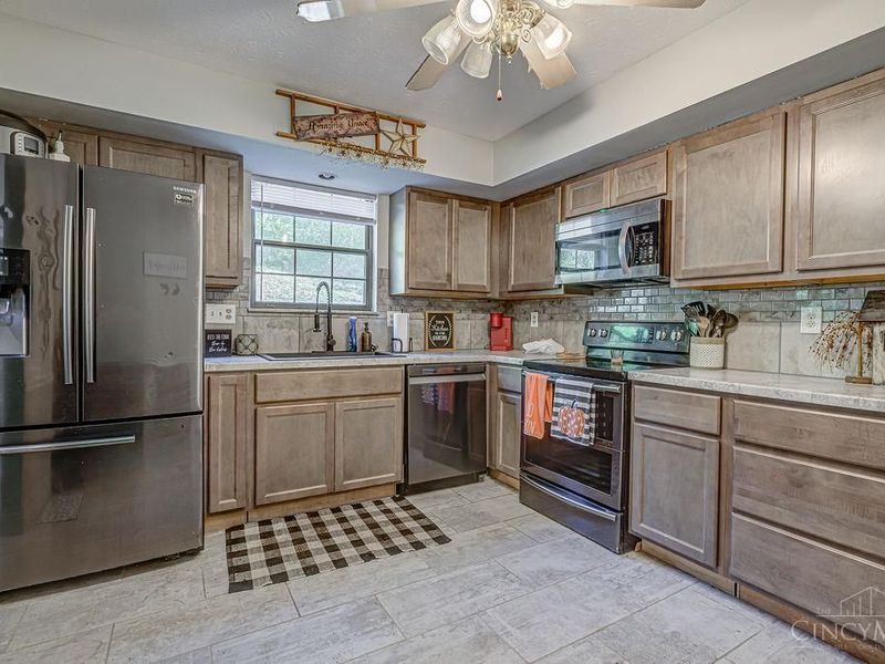 672 Glenway Drive, Hamilton, OH 45013 Photo 12