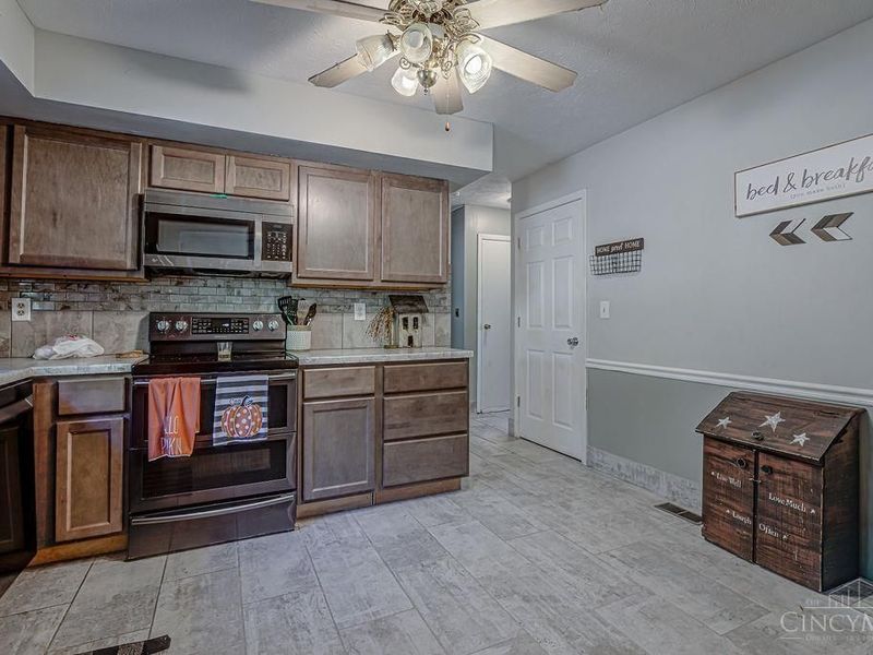 672 Glenway Drive, Hamilton, OH 45013 Photo 13