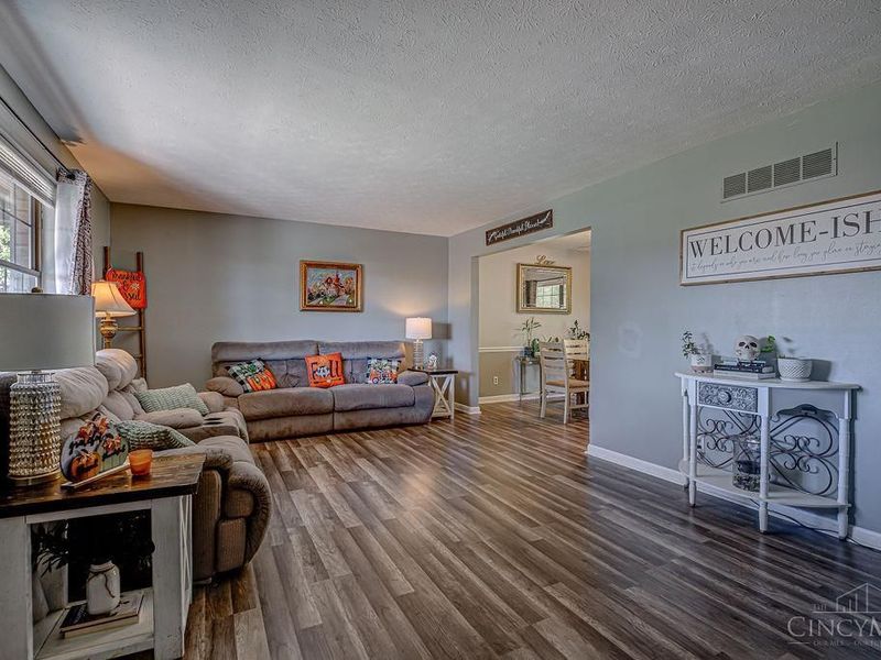 672 Glenway Drive, Hamilton, OH 45013 Photo 3