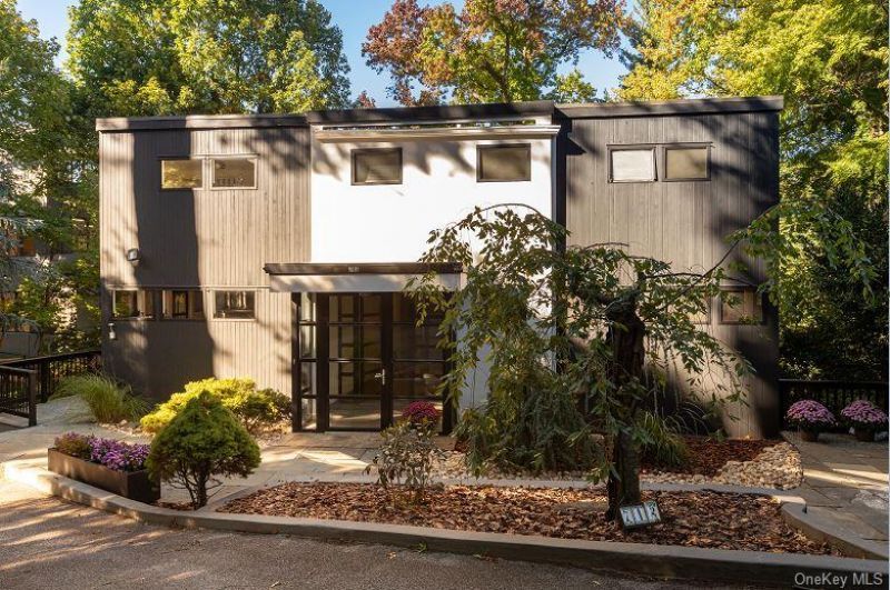 712 Ladd Road, Bronx, NY 10471 Main Photo