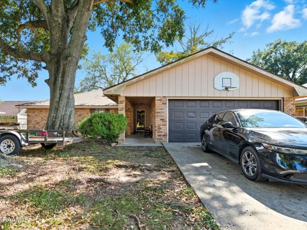 210 Sandalwood Drive, Lafayette, LA 70507