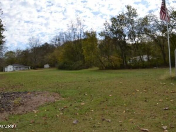 218 East Lake Ave, Celina, TN 38551