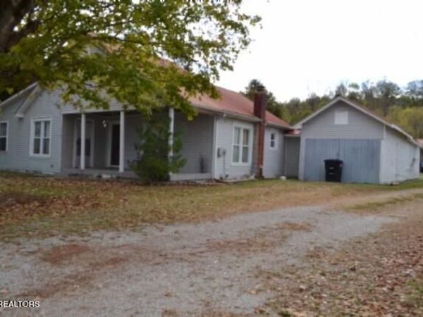 218 East Lake Ave, Celina, TN 38551