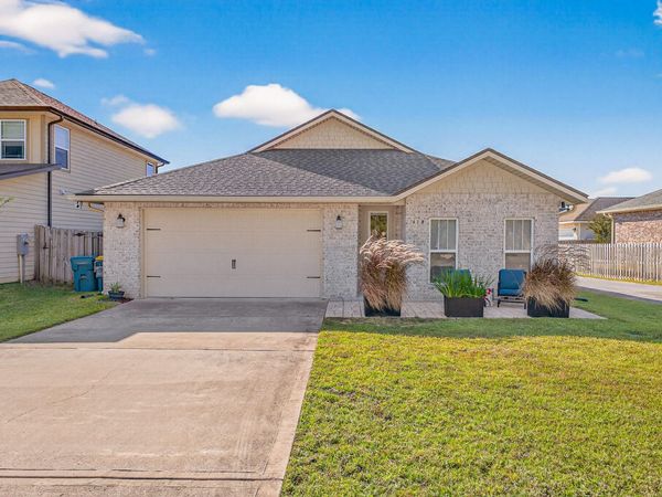 61B 6Th Street, Shalimar, FL 32579