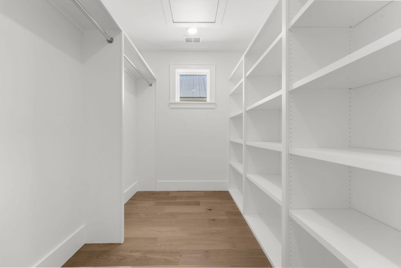 768 Gate Post Drive Photo 23