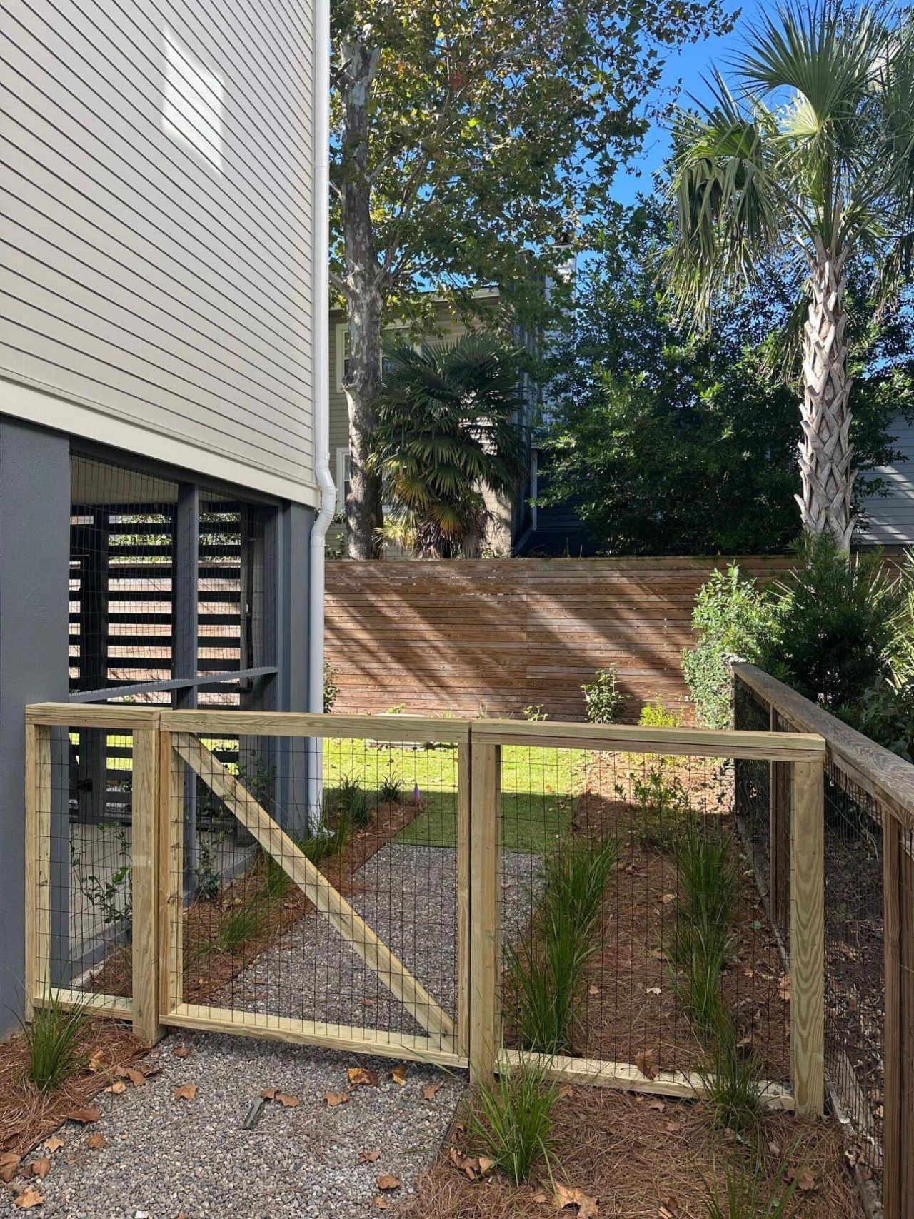 768 Gate Post Drive Photo 24