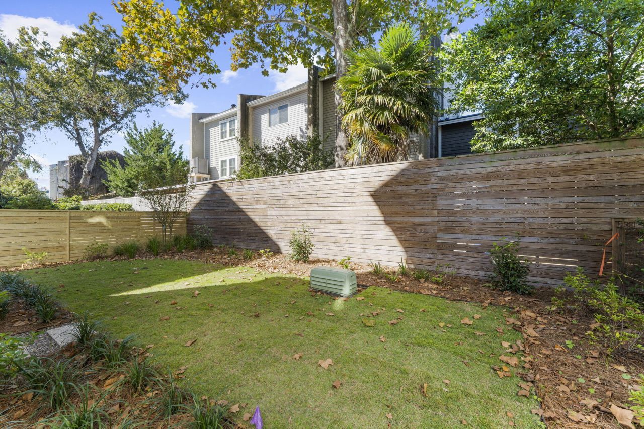 768 Gate Post Drive Photo 26