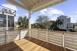 768 Gate Post Drive photo 4