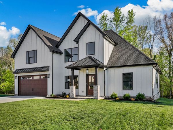 250 Bellshire Dr, Clarksville, TN 37043