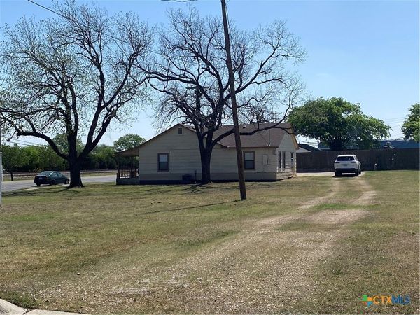 404 E Avenue D , Copperas Cove, TX 76522