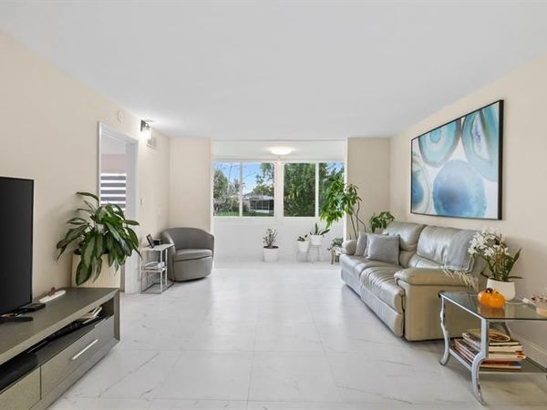 9660 Sunrise Lakes Blvd, Unit 103, Sunrise, FL 33322