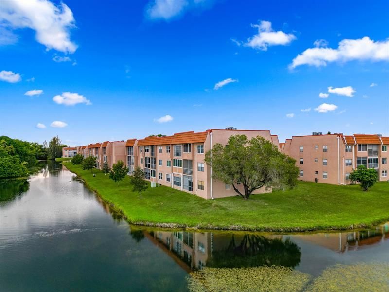 9660 Sunrise Lakes Boulevard, Unit 103, Sunrise, FL 33322 Photo
