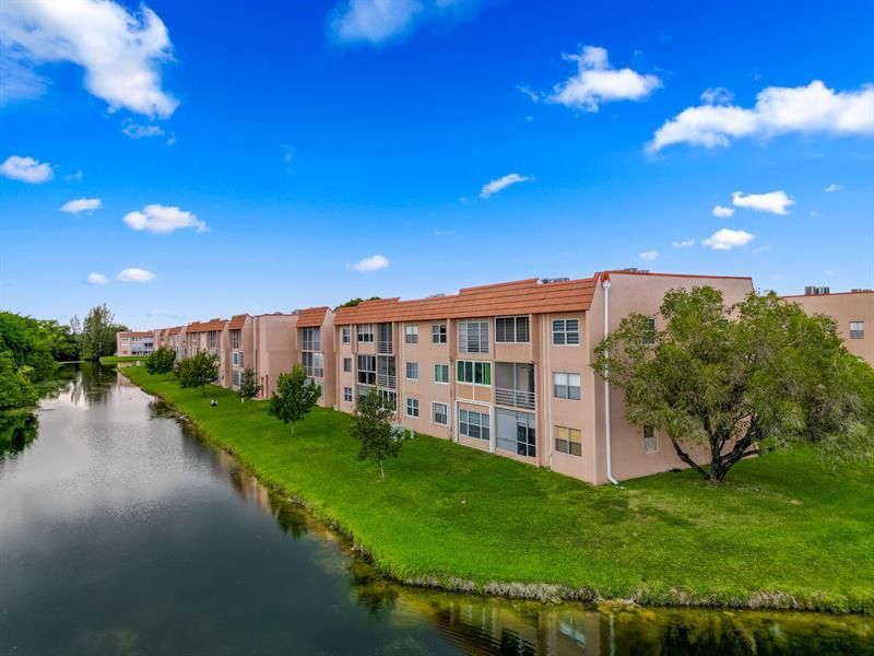 9660 Sunrise Lakes Boulevard, Unit 103, Sunrise, FL 33322 Photo