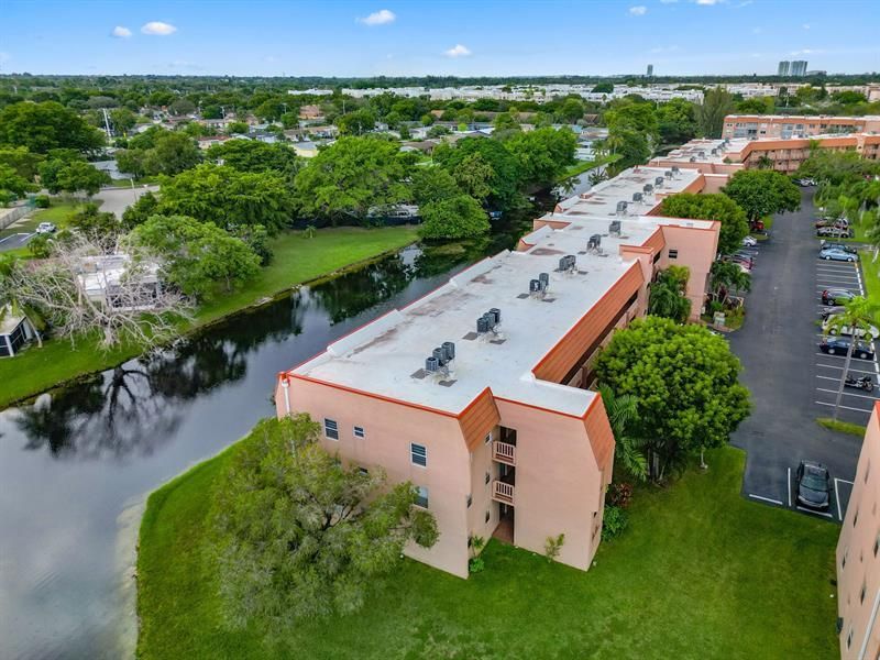 9660 Sunrise Lakes Boulevard, Unit 103, Sunrise, FL 33322 Photo