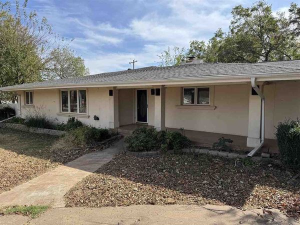 735 E 9th Street, Cushing, OK 74023