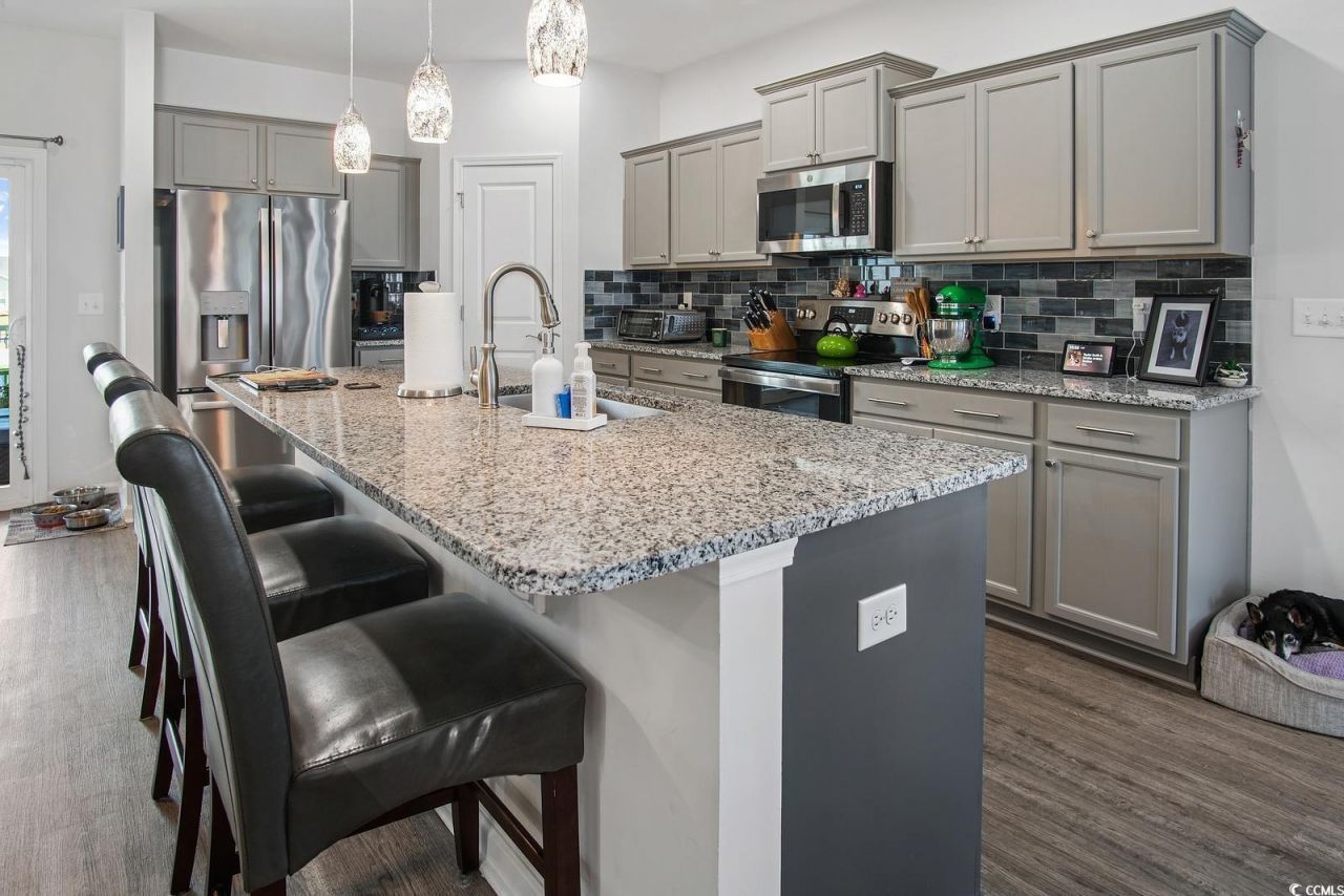 5039 Gladstone Dr Photo 14