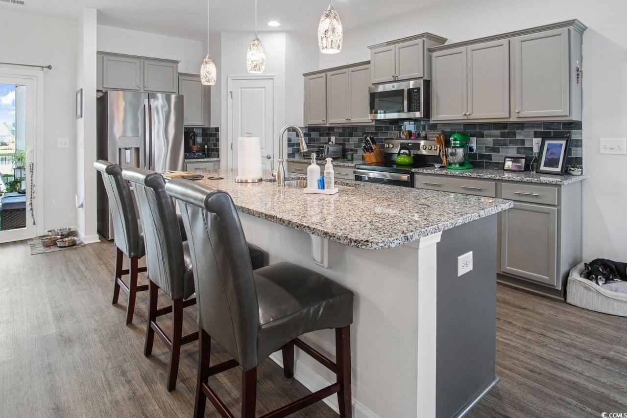 5039 Gladstone Dr Photo 17