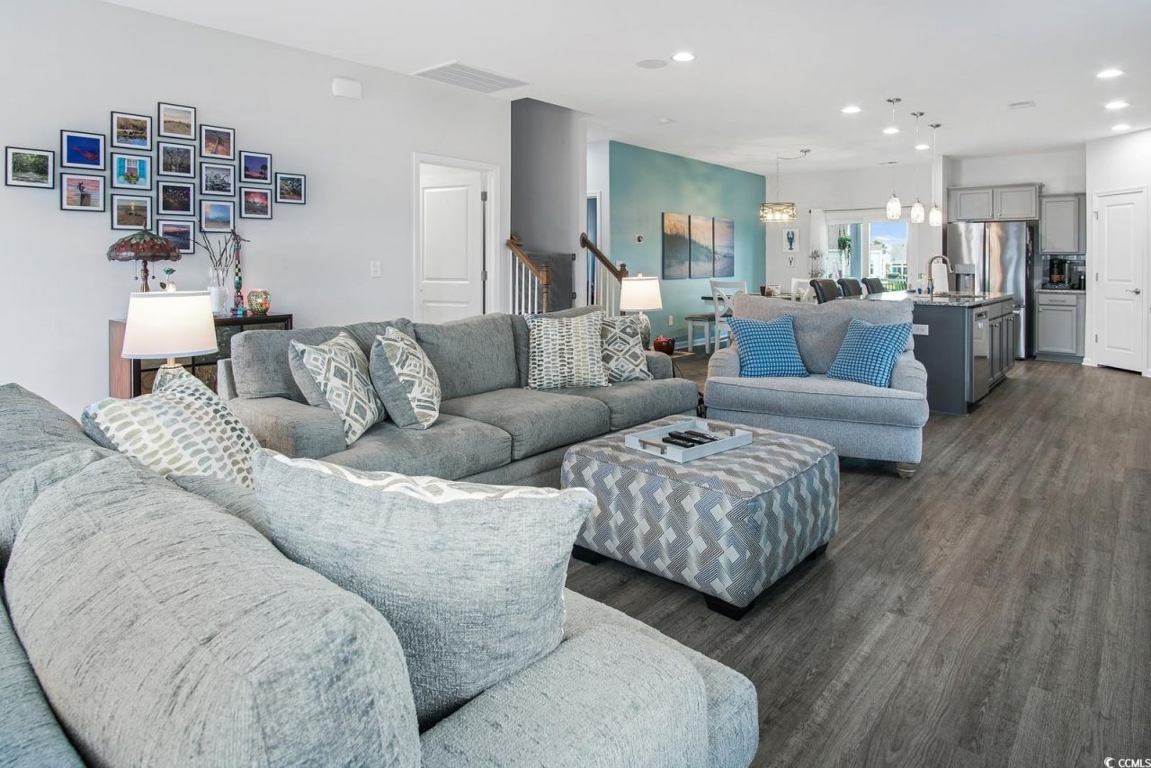 5039 Gladstone Dr Photo 5