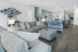 5039 Gladstone Dr photo 4