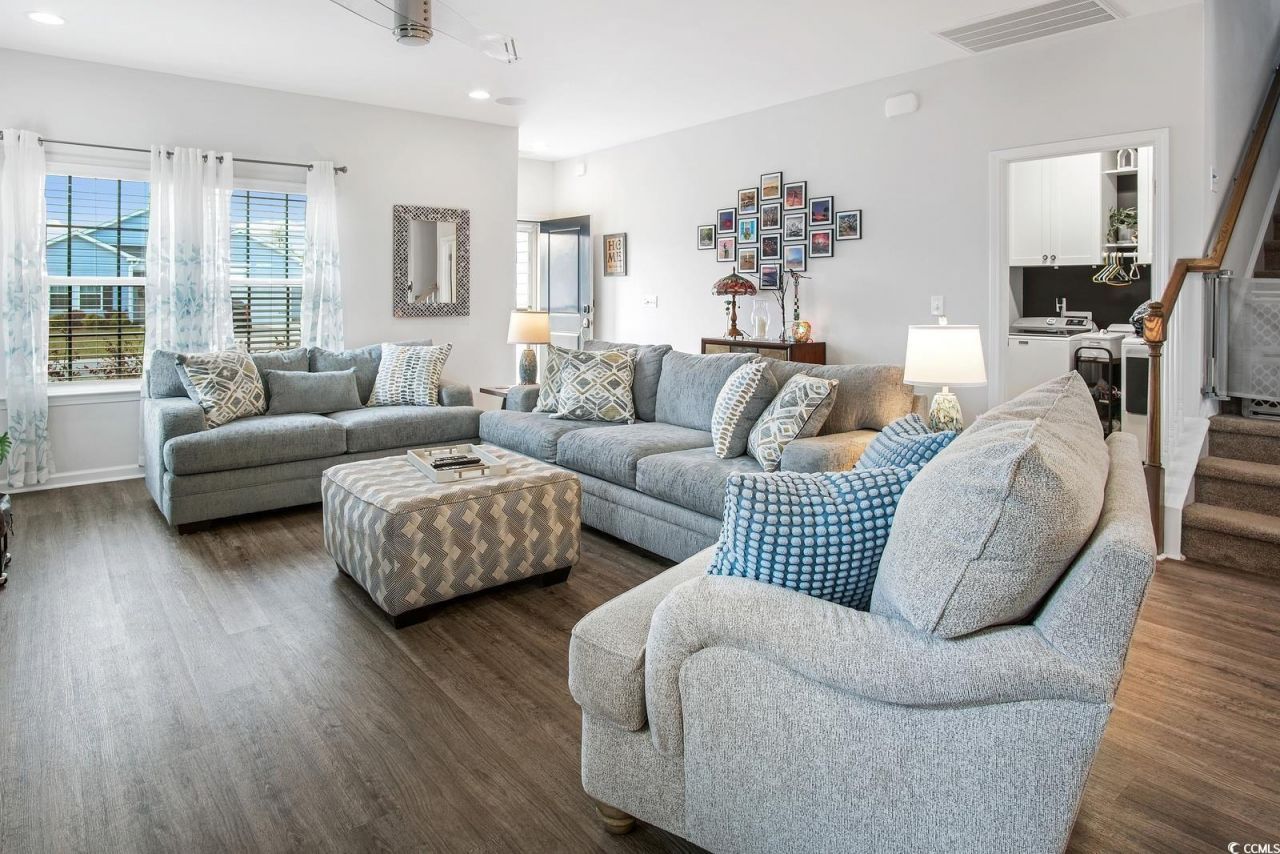 5039 Gladstone Dr Photo 7