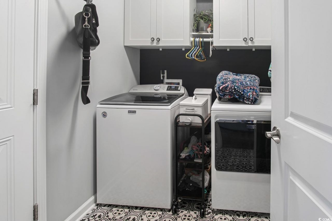 5039 Gladstone Dr Photo 8