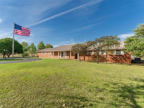 22609 E 1000 Road, Arapaho, OK 73620