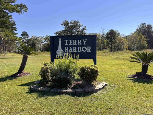 32742 Cypress Dr, Springfield, LA 70462