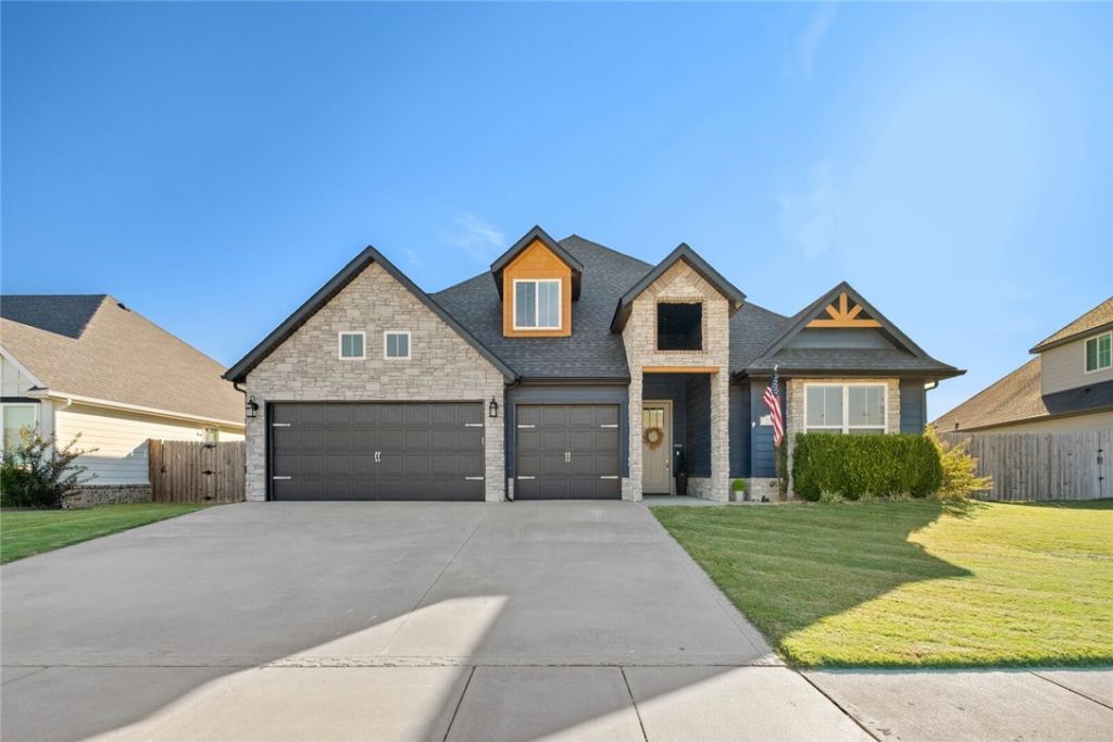 921 Red Maple Street, Centerton, AR 72719 Main Photo