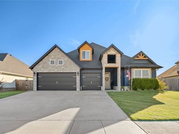 921 Red Maple Street, Centerton, AR 72719