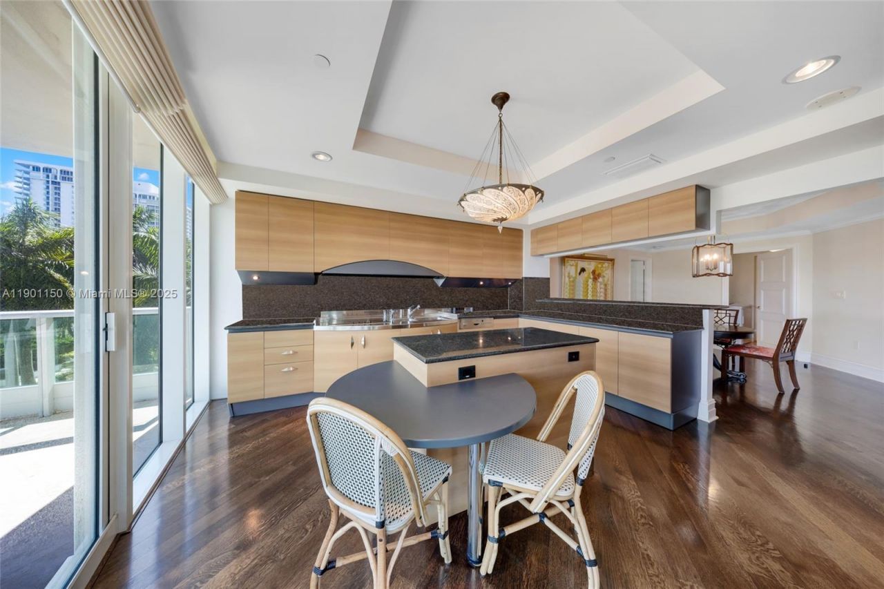 19955 NE 38th Ct, Unit 705, Aventura, FL 33180 Photo