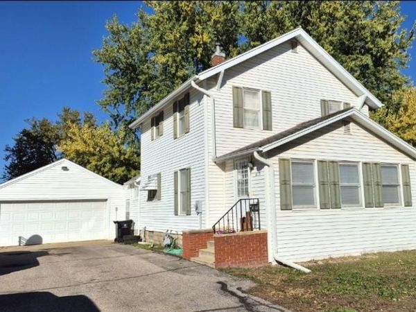 815 14th Avenue N, Estherville, IA 51334