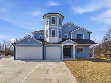 27135 Webster Court, Weston, MO 64098