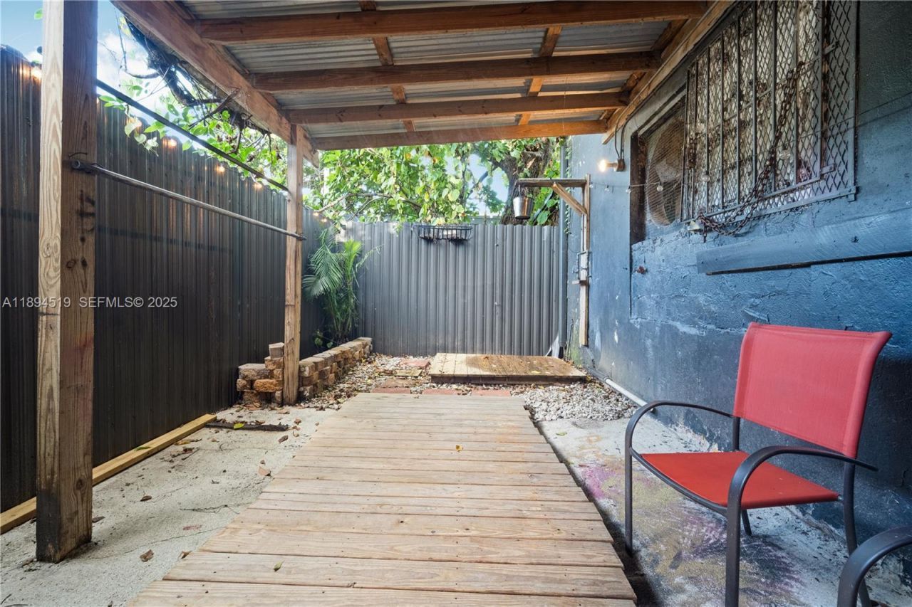 1121 NW 29th St, Miami, FL 33127 Photo