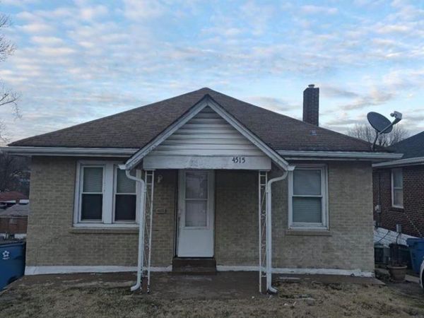 4515 June Avenue, St Louis, MO 63121