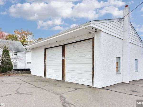 625 Wyckoff Ave, Wyckoff, NJ 07481