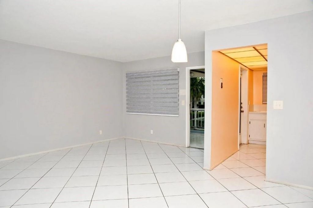 300 Layne Boulevard, Unit 215, Hallandale Beach, FL 33009 Photo