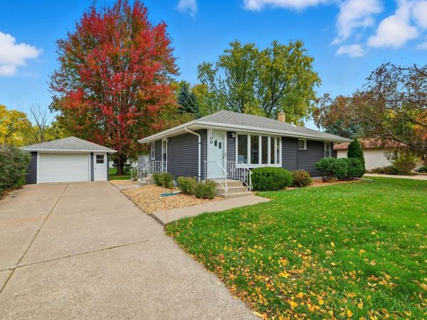 255 County Road C2 W, Roseville, MN 55113