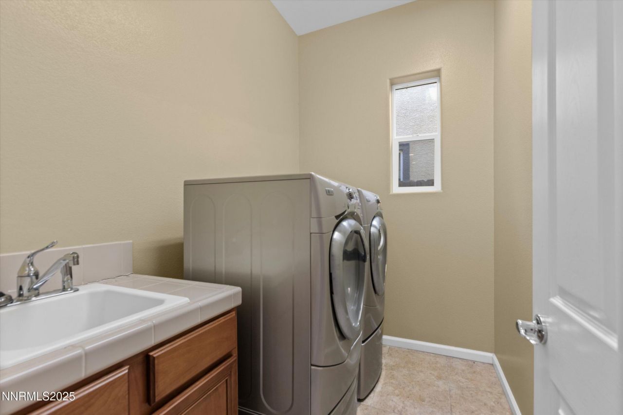 10900 Serratina Drive, Reno, NV 89521 Photo