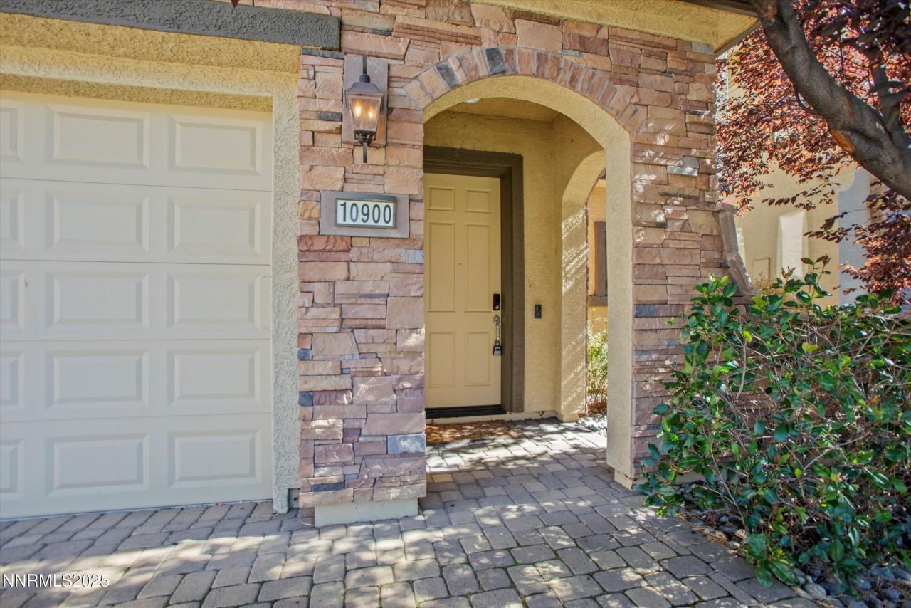 10900 Serratina Drive, Reno, NV 89521 Photo