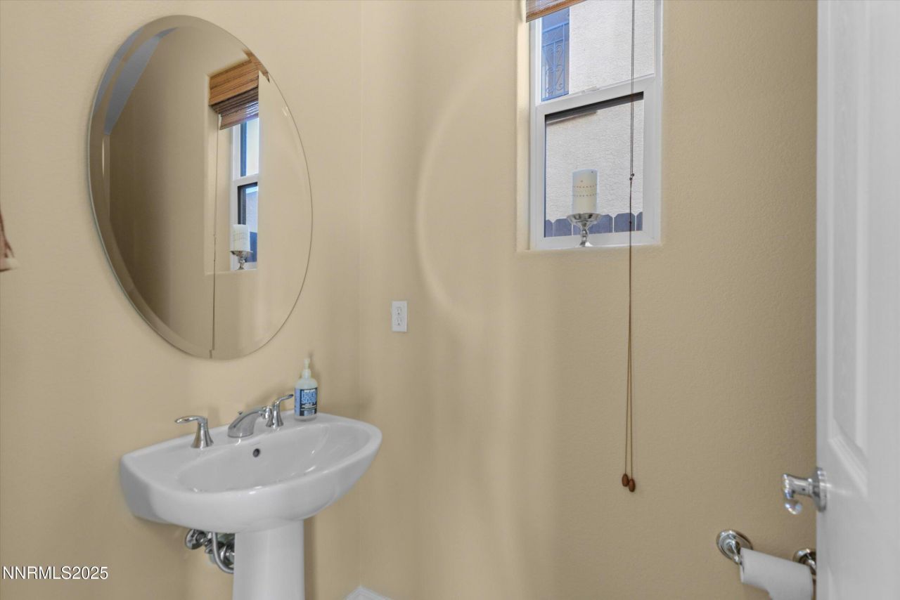 10900 Serratina Drive, Reno, NV 89521 Photo