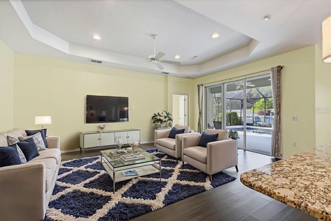 7040 White Willow Court, Sarasota, FL 34243 Photo