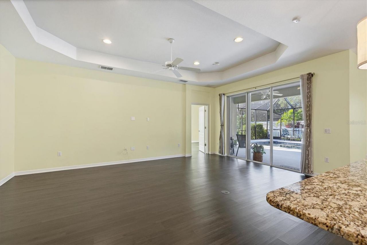 7040 White Willow Court, Sarasota, FL 34243 Photo