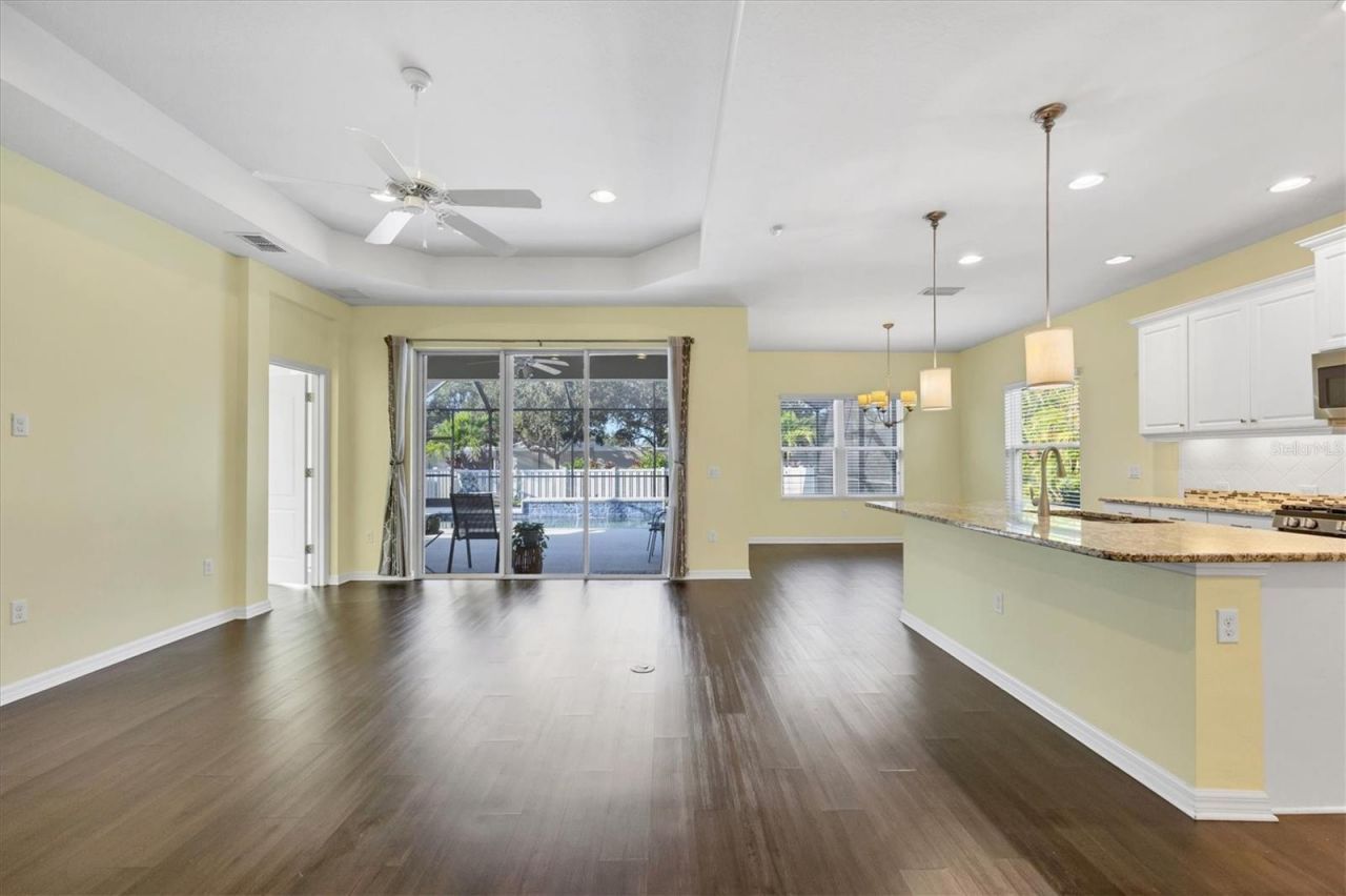 7040 White Willow Court, Sarasota, FL 34243 Photo