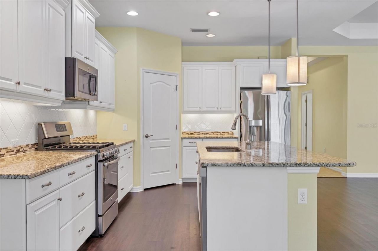 7040 White Willow Court, Sarasota, FL 34243 Photo