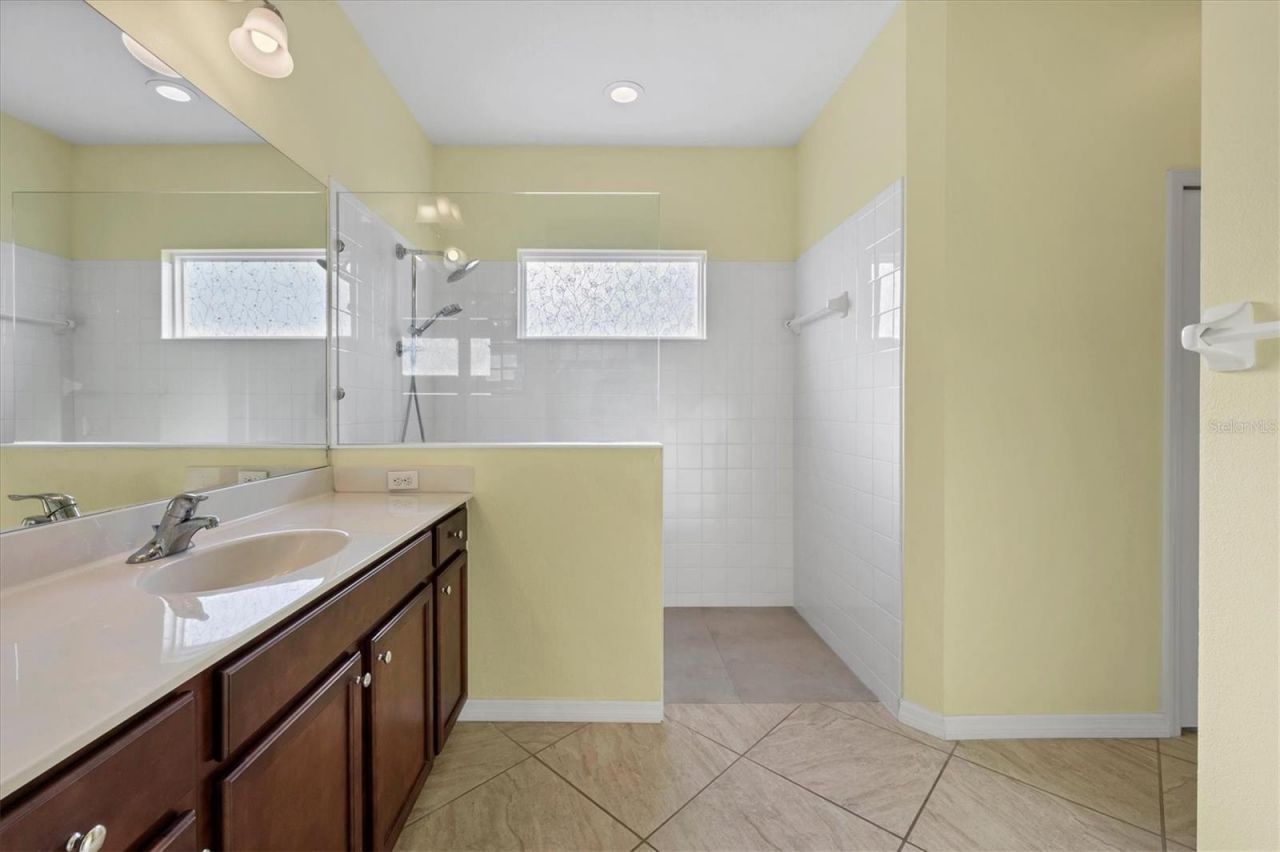 7040 White Willow Court, Sarasota, FL 34243 Photo