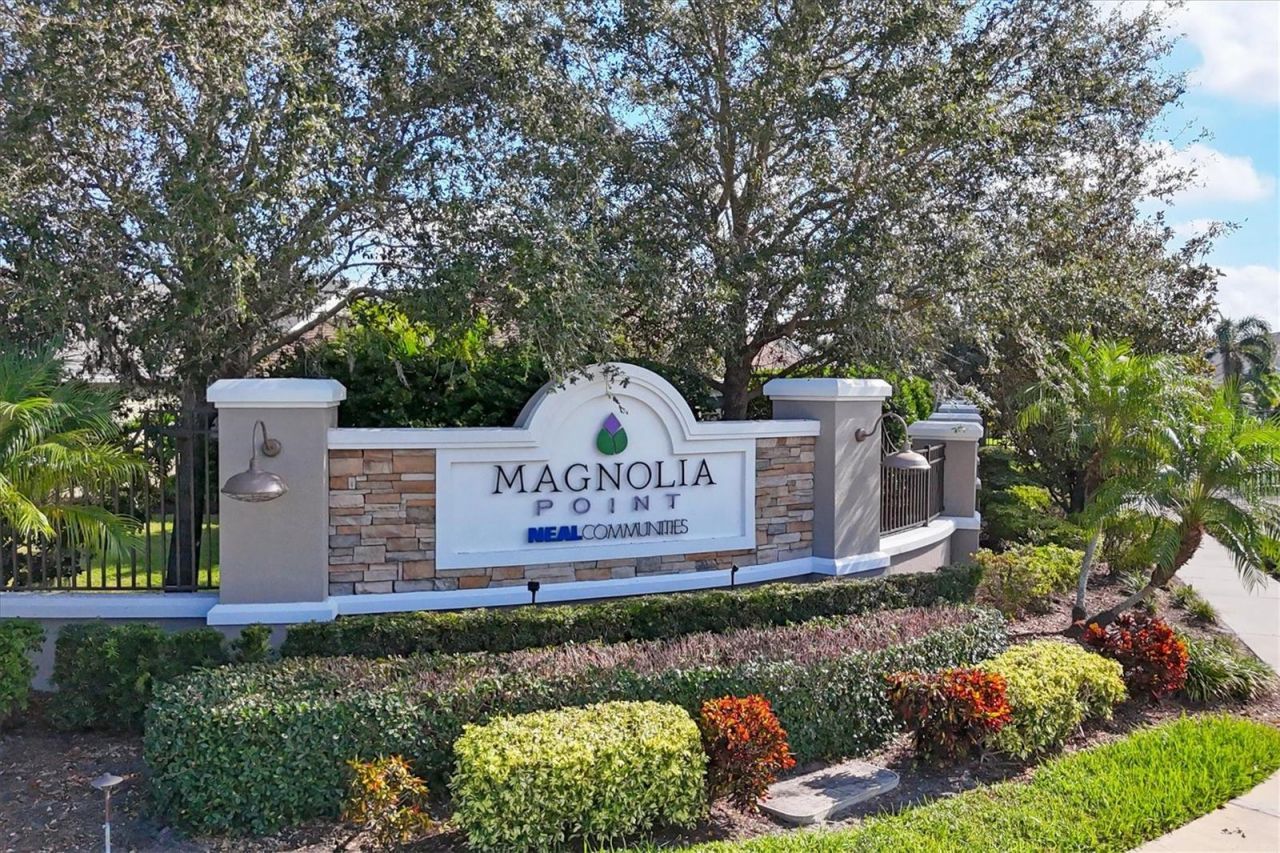 7040 White Willow Court, Sarasota, FL 34243 Photo